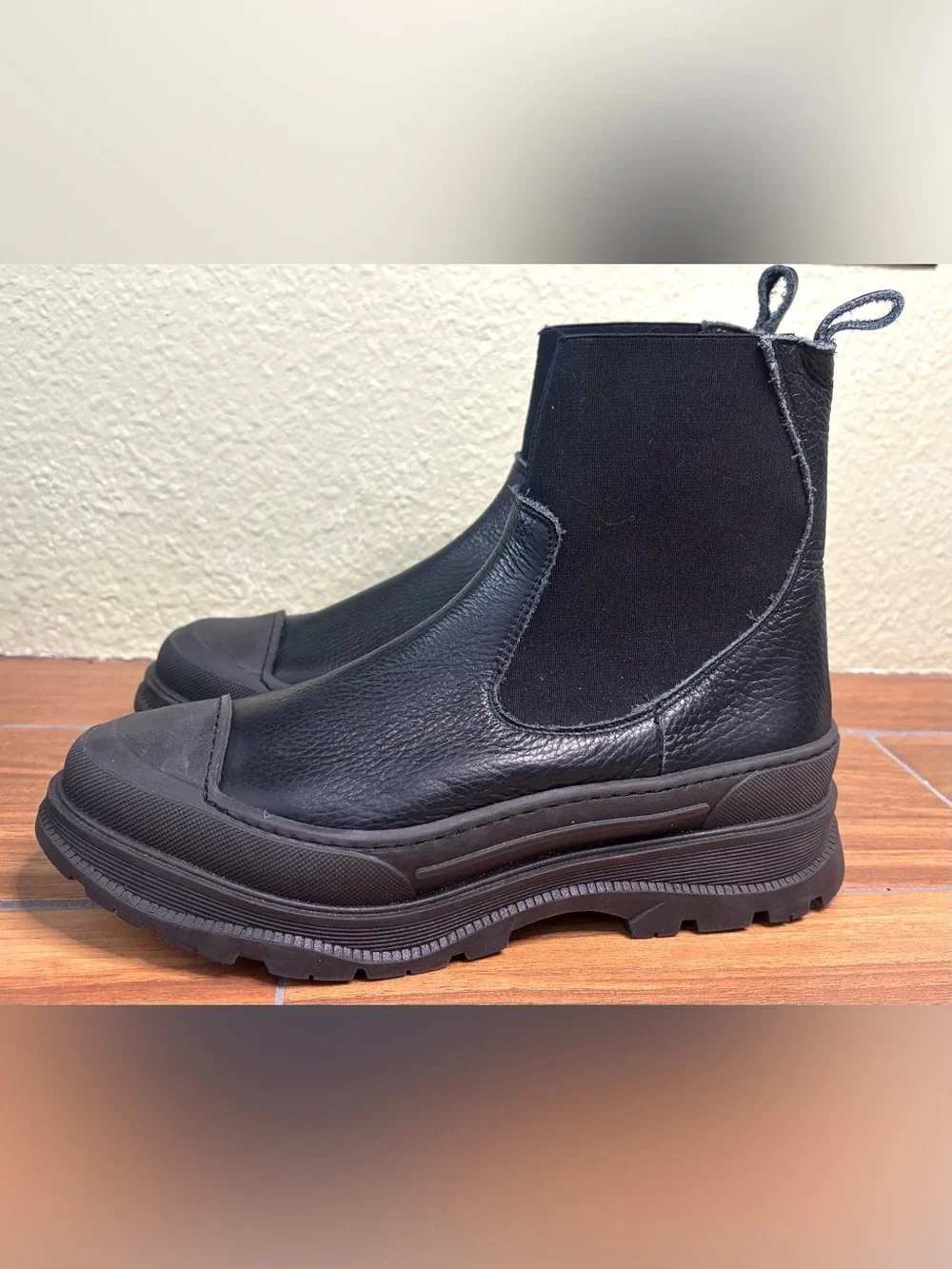 NWOB Intentionally Blank Court Chelsea Boots  Size: Men’s 7-7.5 or Women’s 9-9.5